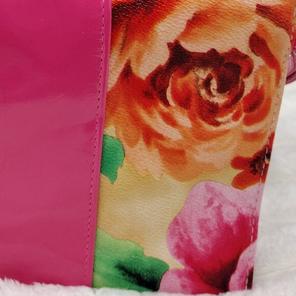 Charming Charlie Floral Wristlet Clutch – Pink Patent Accent – Bold Statement - Picture 6 of 12